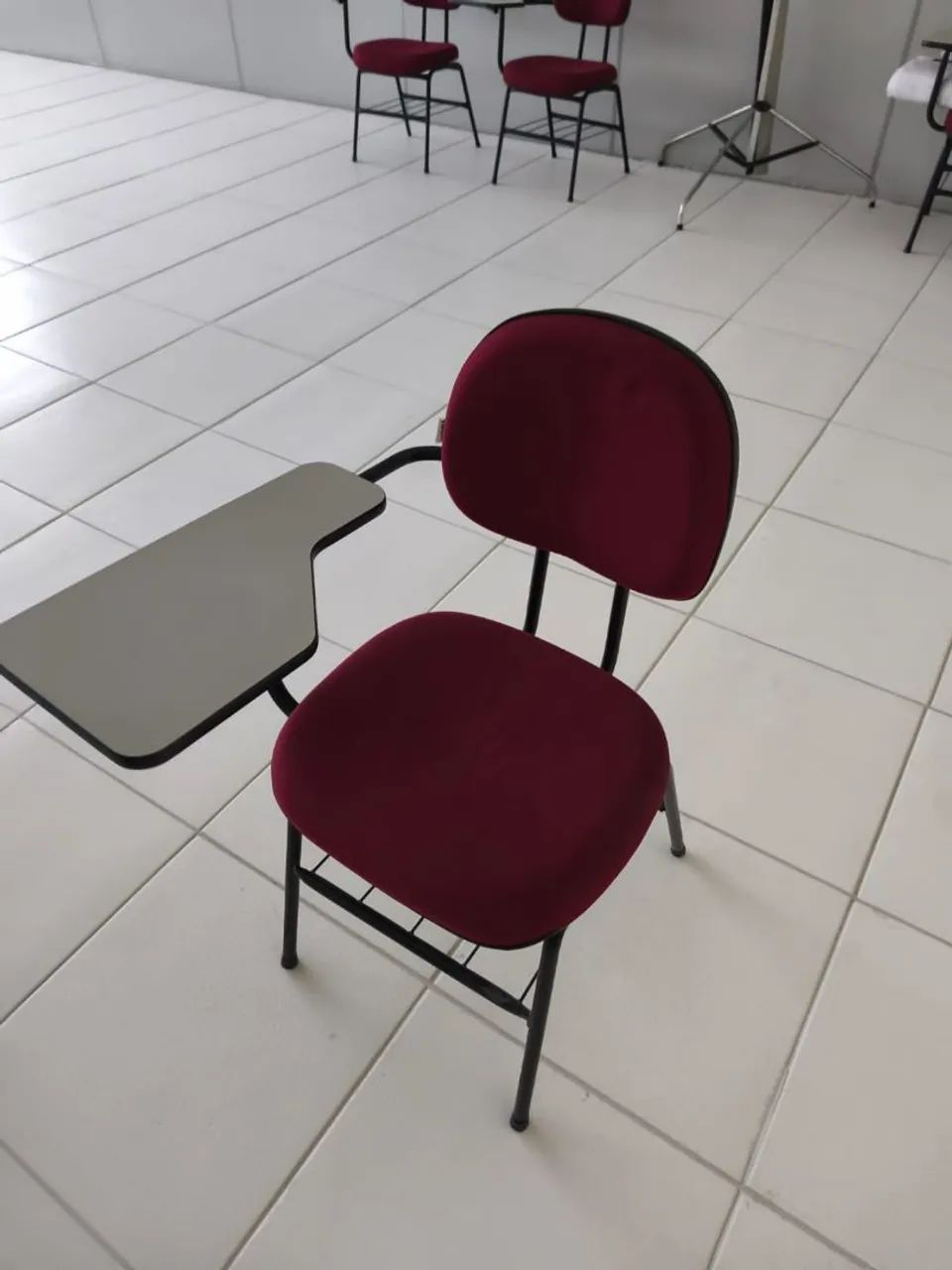 Lote de Cadeiras com bracinho 29 unidades  - Foto 3