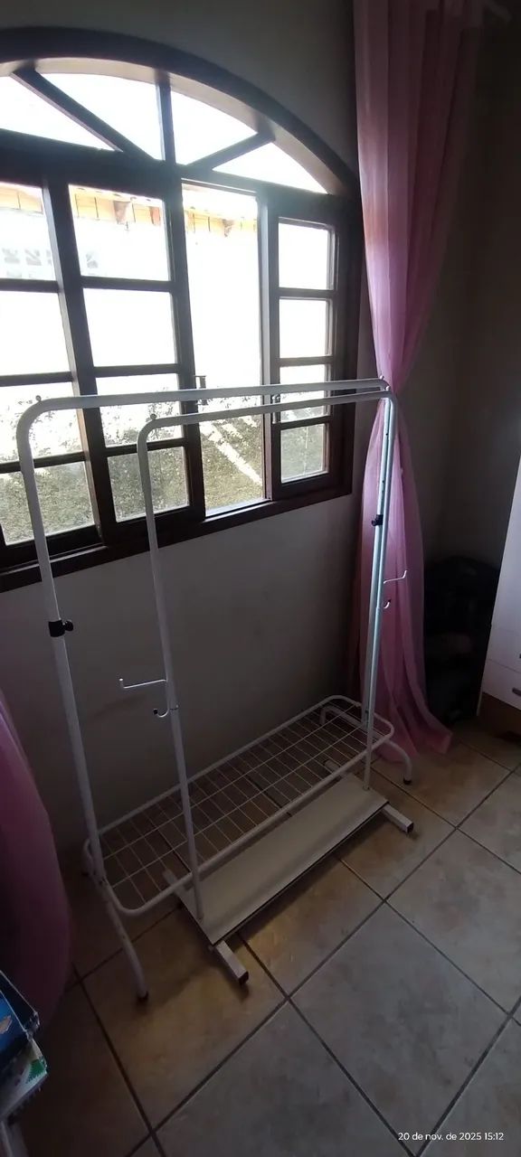 Araras de roupas - Foto 3