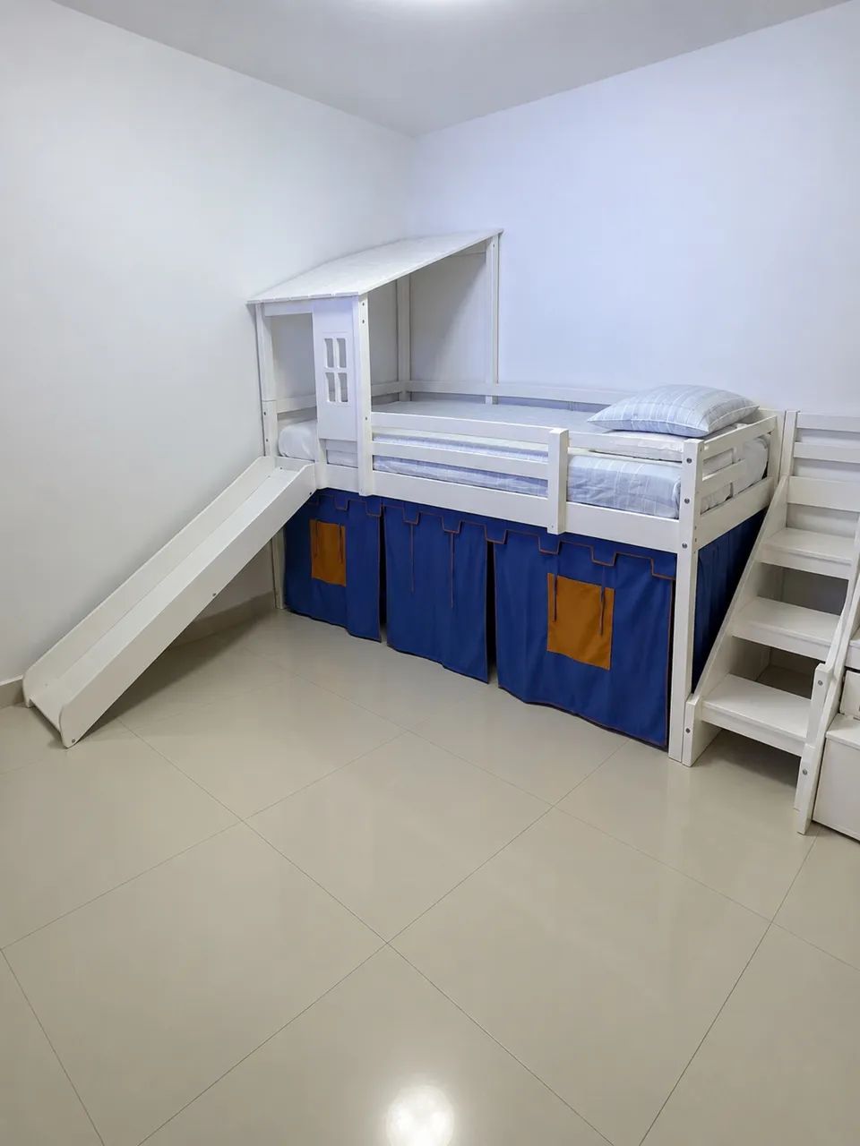 Cama infantil elevada com escorregador e escada  - Foto 2