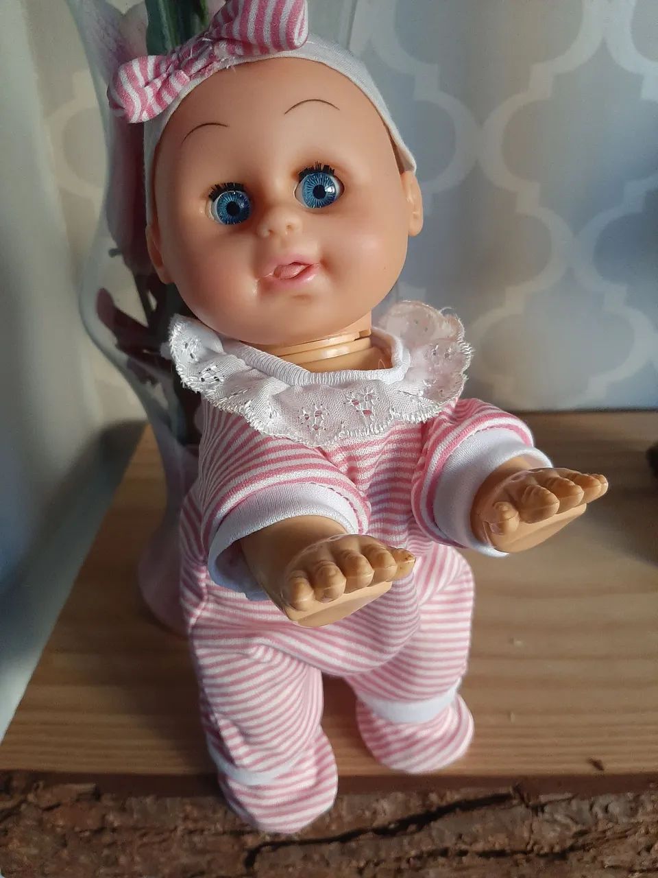 Boneca Bebê que engatinha e cata anos 90