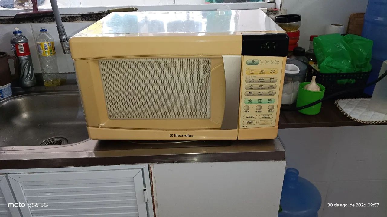 Microondas Eletrolux 21 litros super conservado. - Foto 4