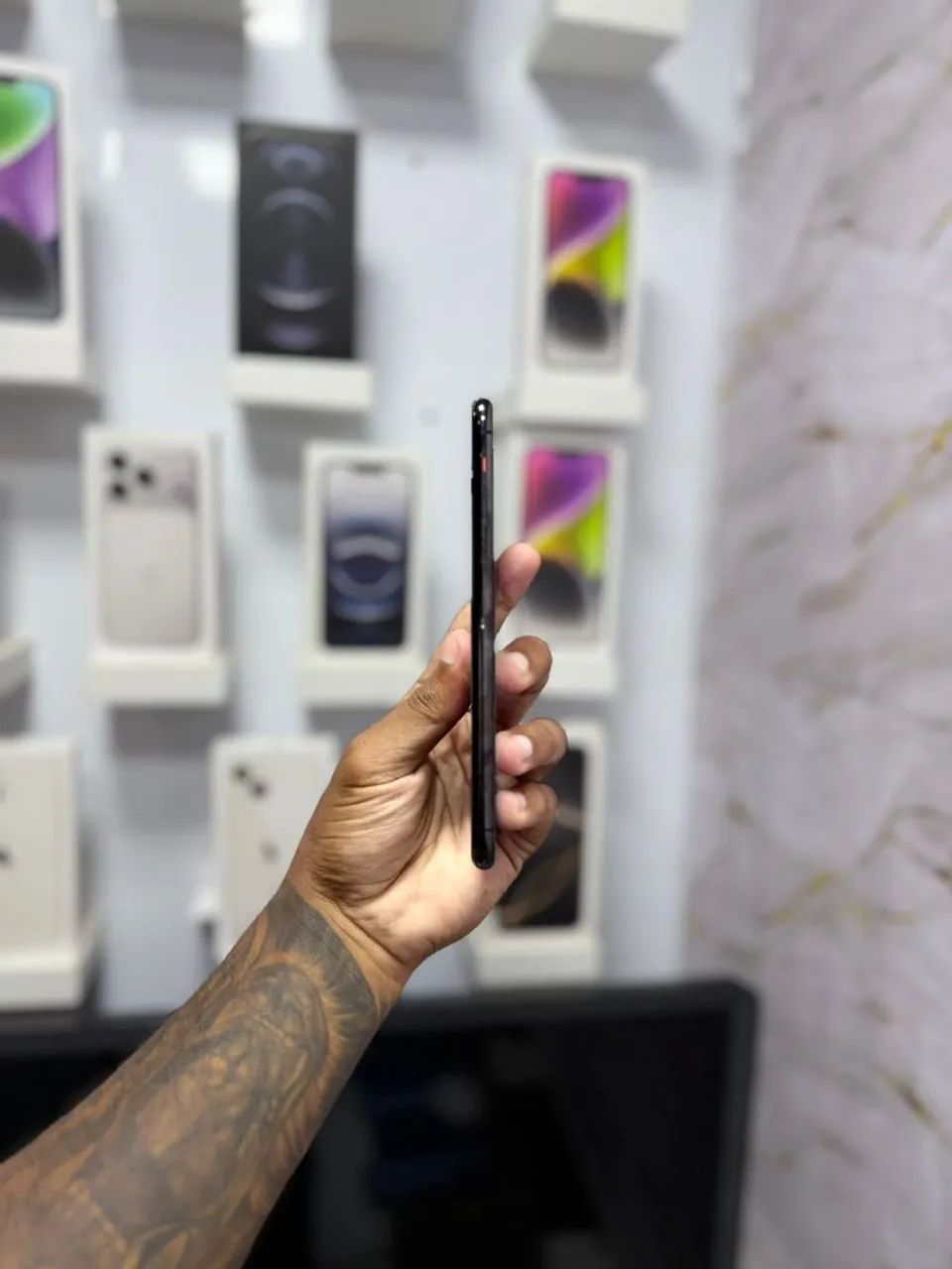 IPHONE 11 PRO MAX 64GB<br>R$ 1.599,00 - Foto 3