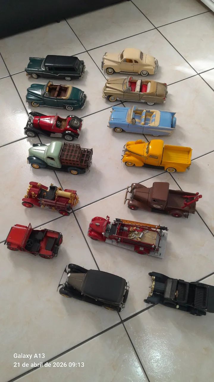Coleção de carrinhos escala 1/18 - Foto 2