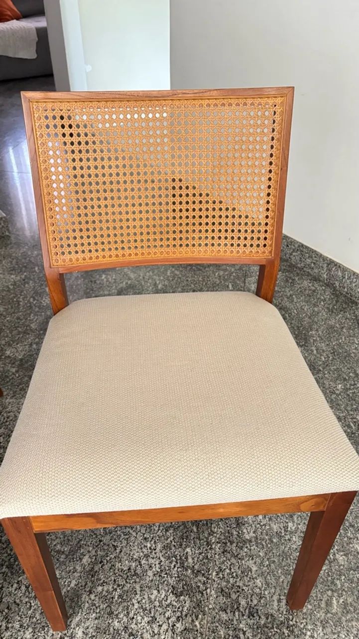 MESA DE JANTAR MADEIRA E VIDRO COM 04 CADEIRAS MADEIRA MACIÇA E PALHINHA  - Foto 4