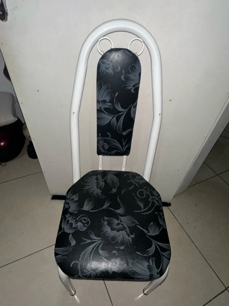 Mesa de mármore 4 cadeiras 