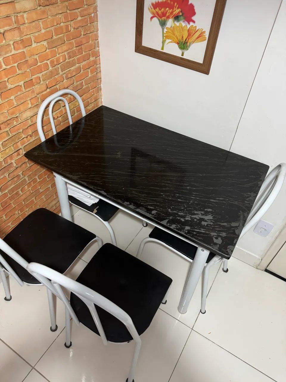 Mesa com tampo de granito 4 cadeiras - Foto 3