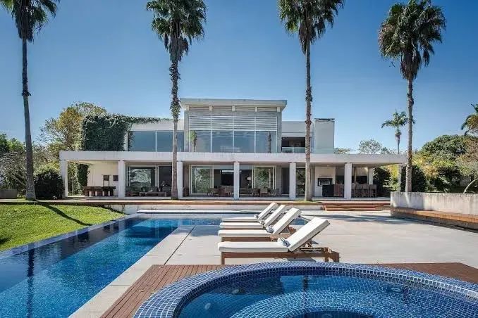 Chácara personalizada com 3 dormitórios e piscina