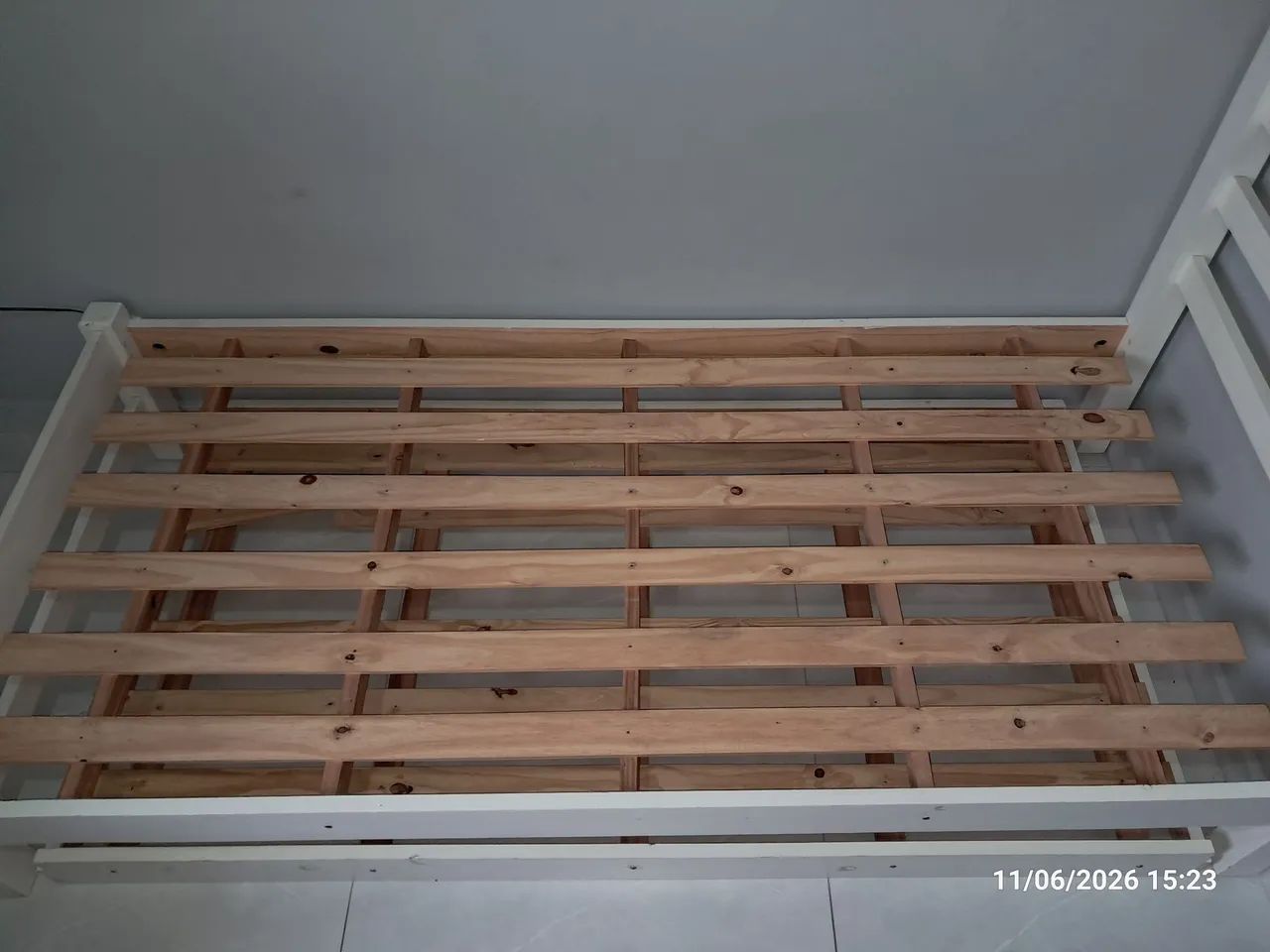 *Cama de solteiro com cama auxiliar em madeira. - Foto 3