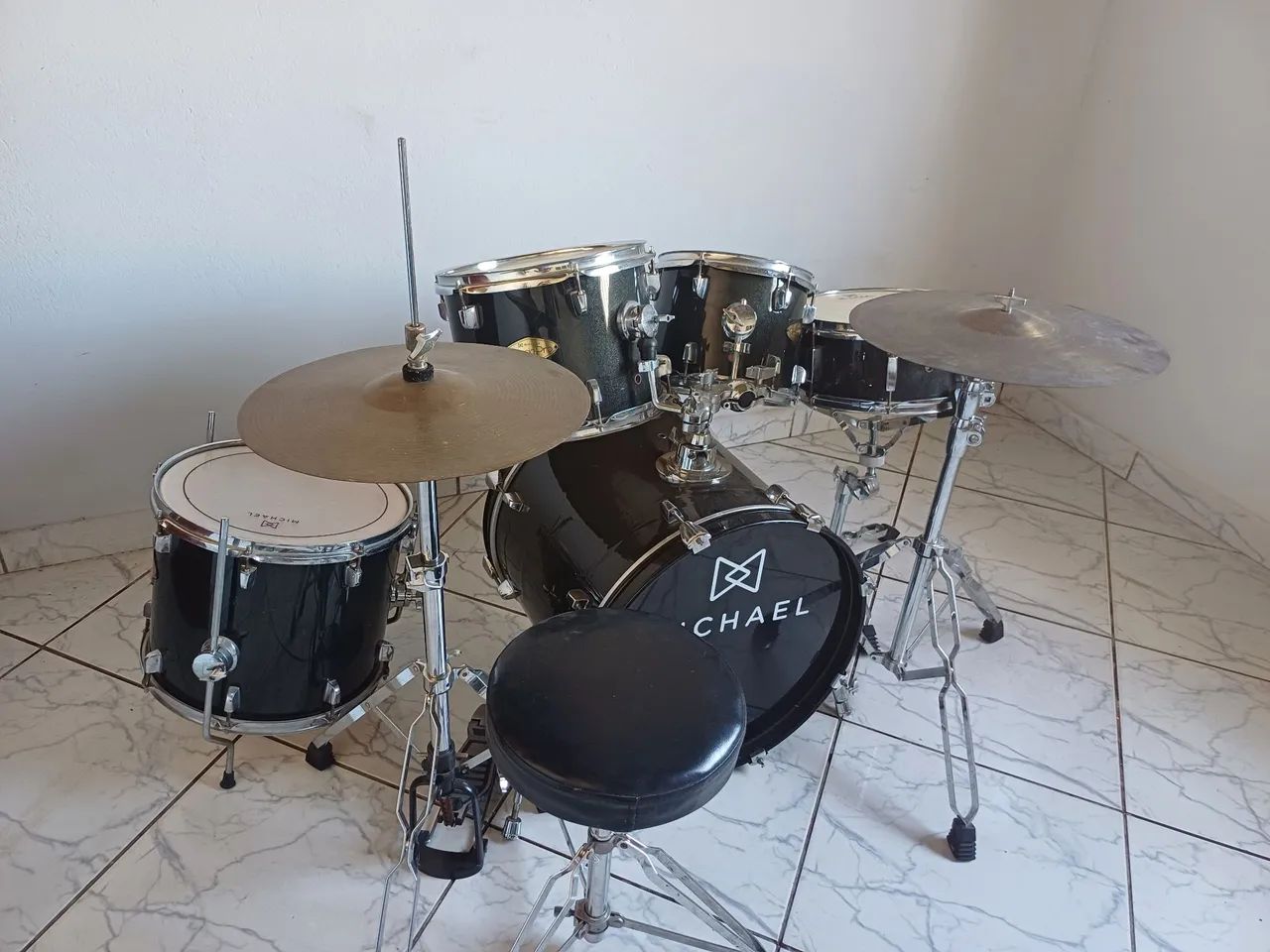Bateria da marca Michael, pro seu filho ou vc arrasar
