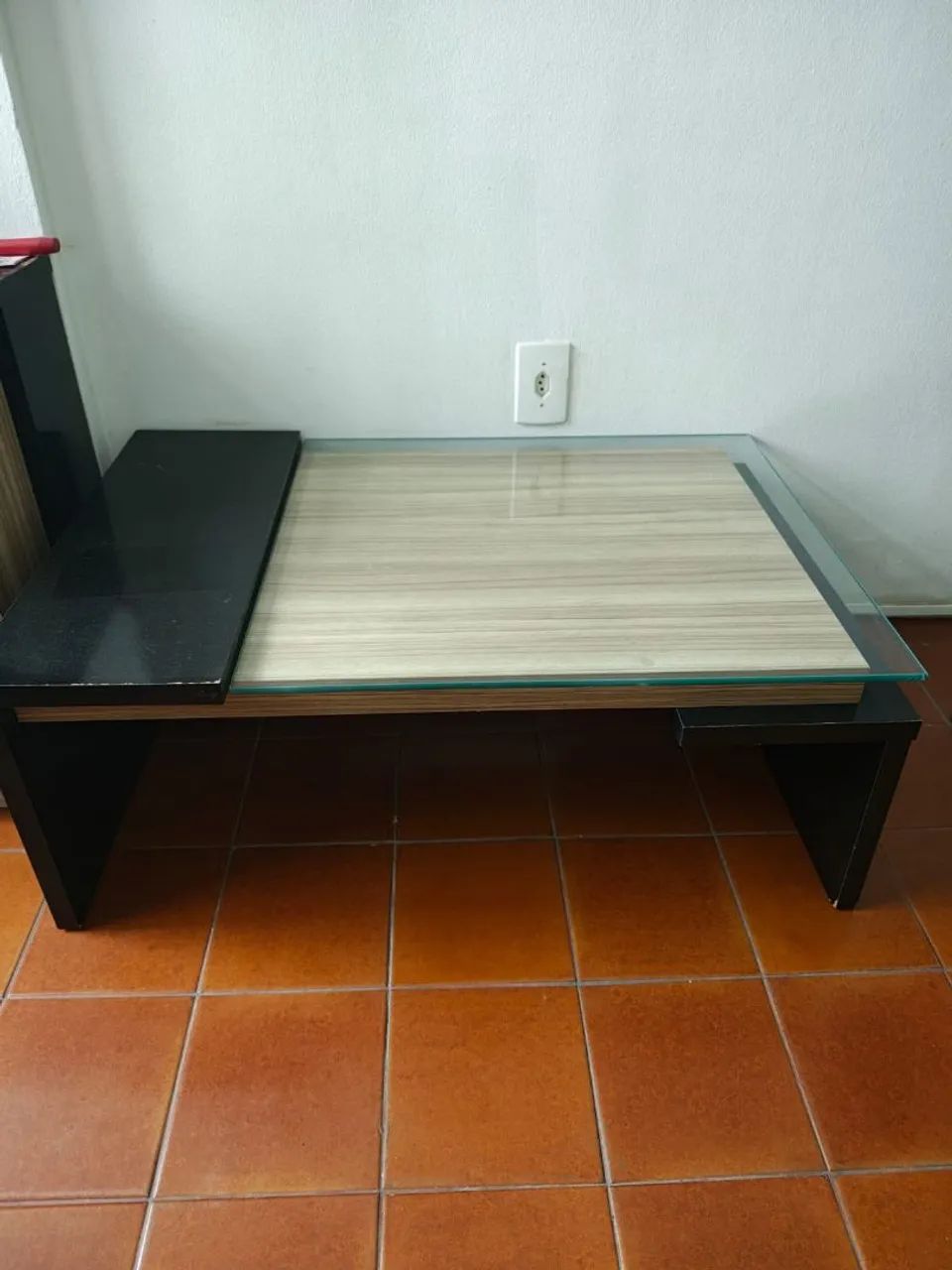 Centro de mesa com tampo de vidro