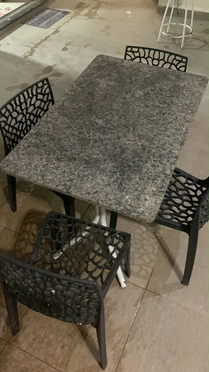 Mesa 4 cadeiras 
