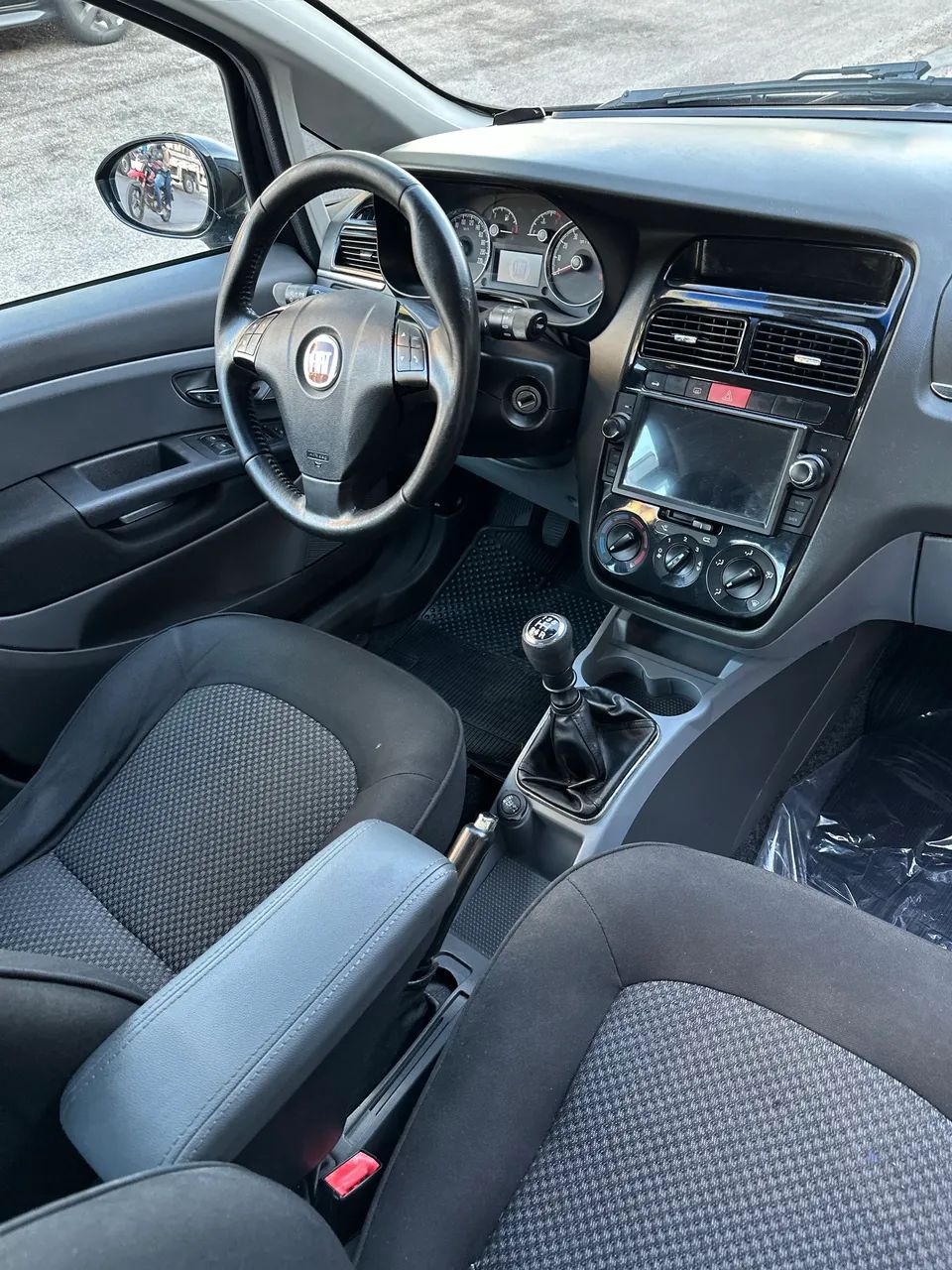 Fiat Linea Essence 1.8 Flex 16V 4P 2013 - Foto 2