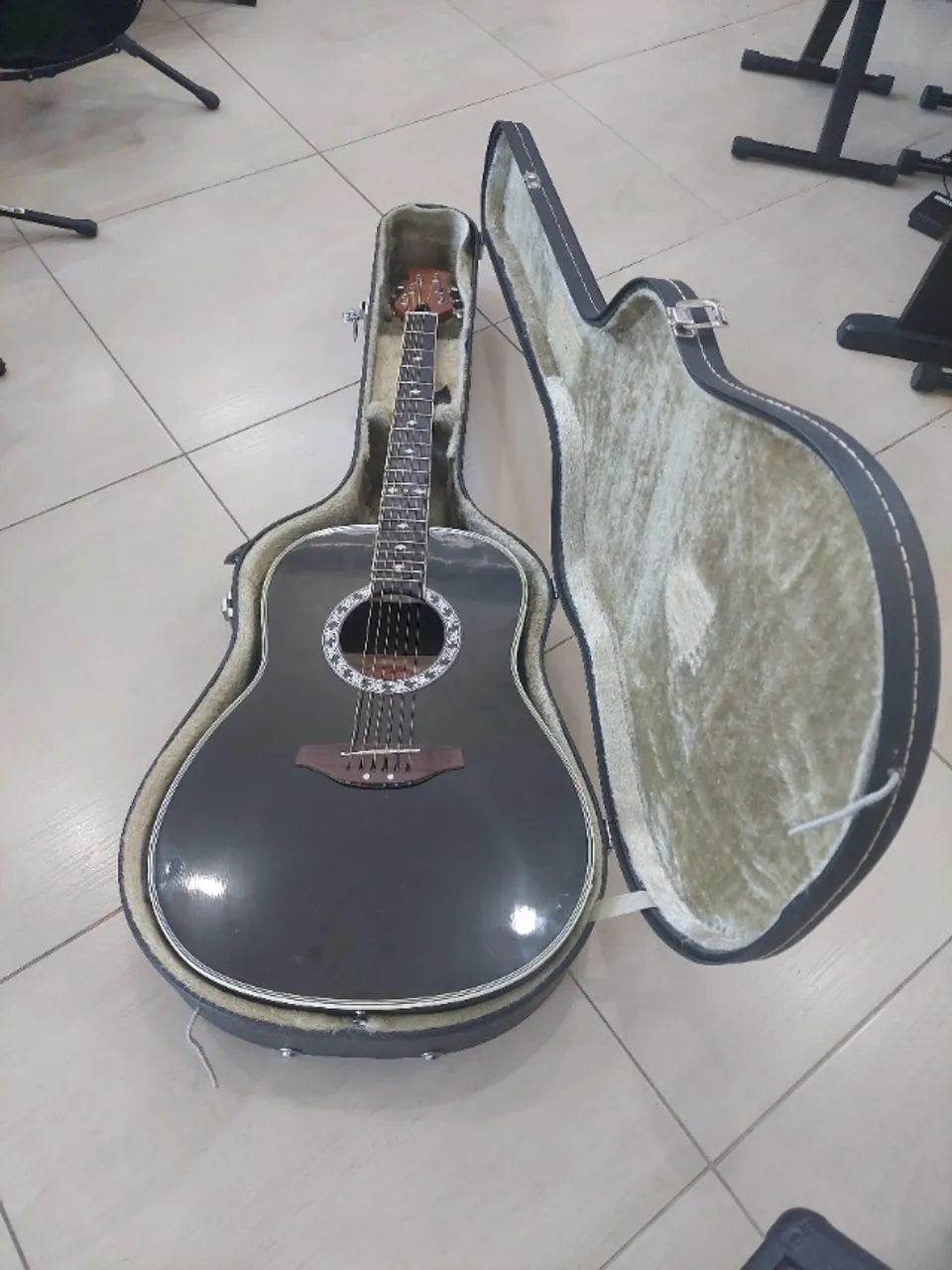 Violão semi-acustico Ovation Stagg