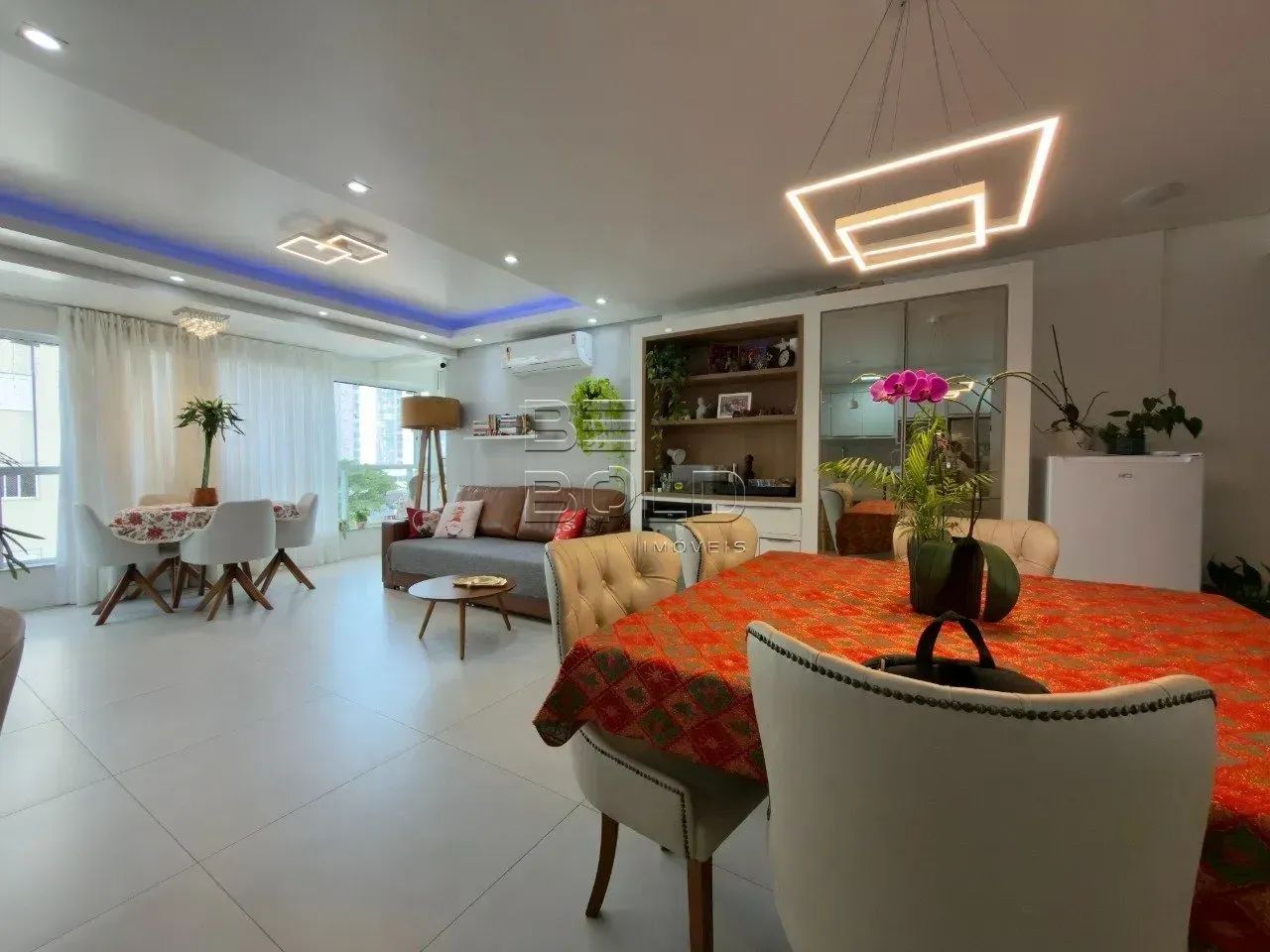 Apartamento amplo com 3 dormitórios no Kobrasol - Foto 4