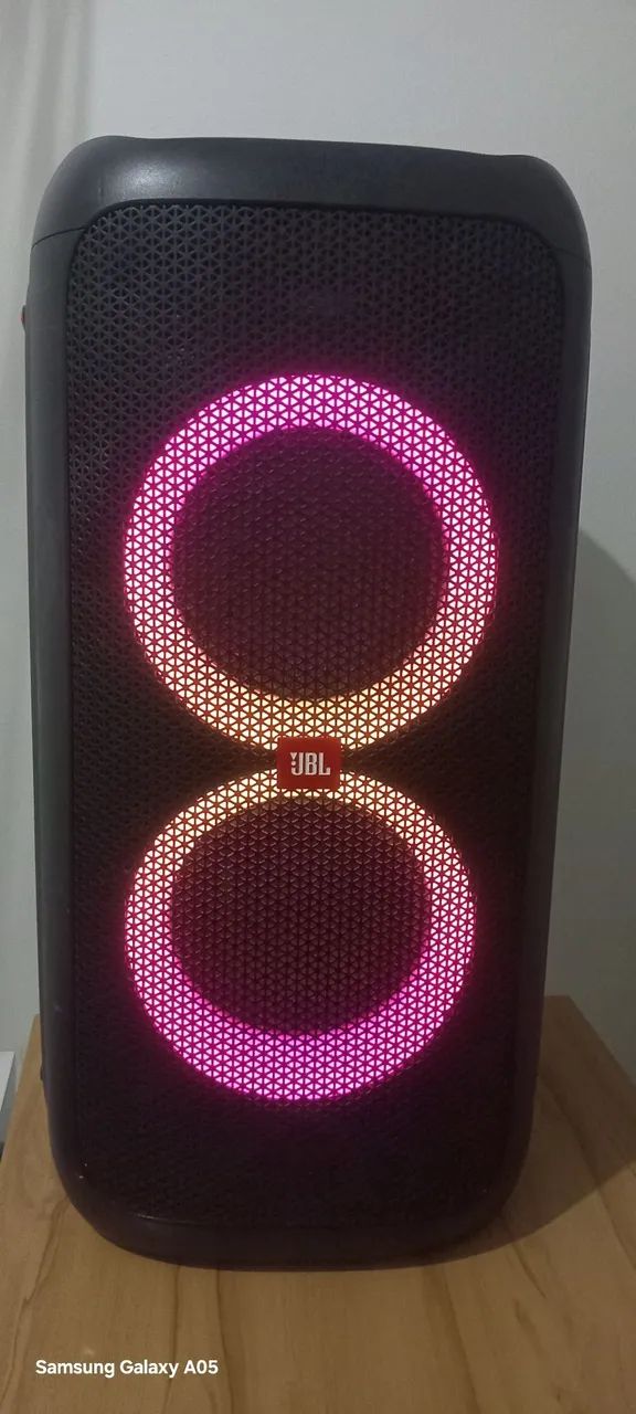JBL PARTYBOX 100.