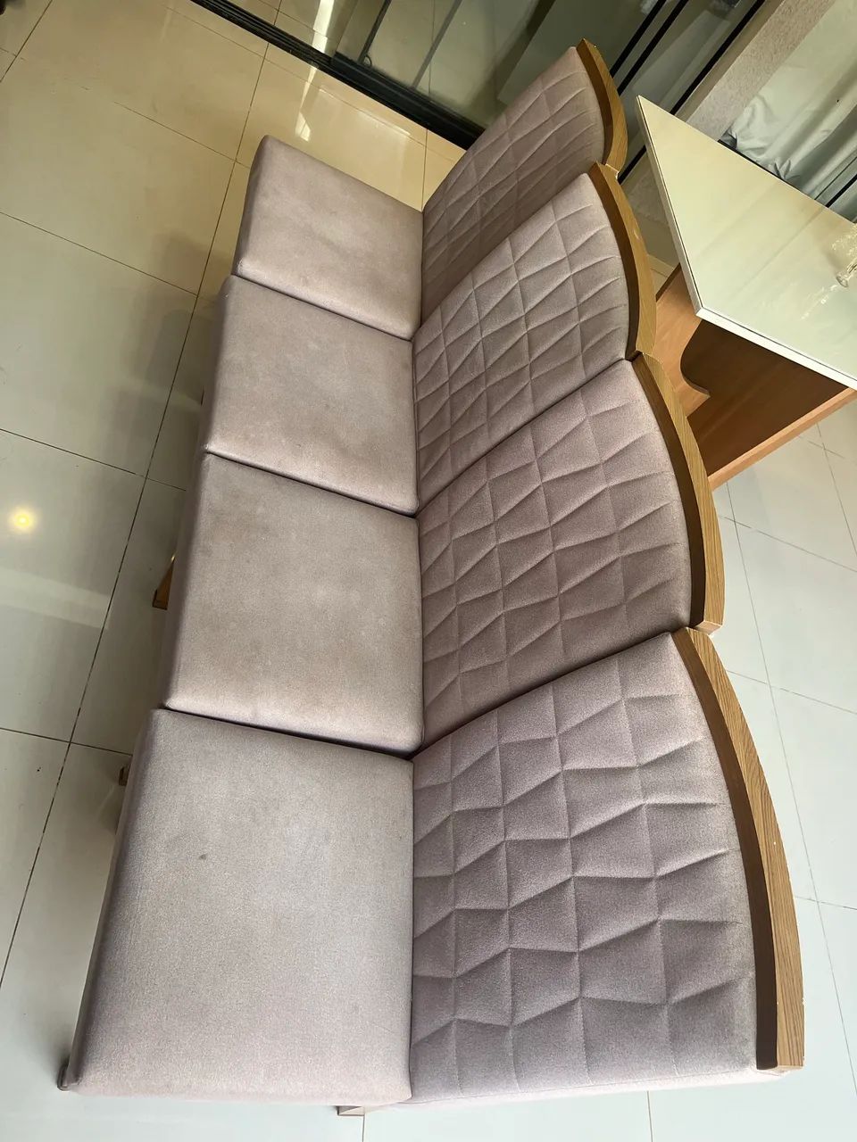 Conjunto mesa com tampo de vidro e 4 cadeiras - Foto 2