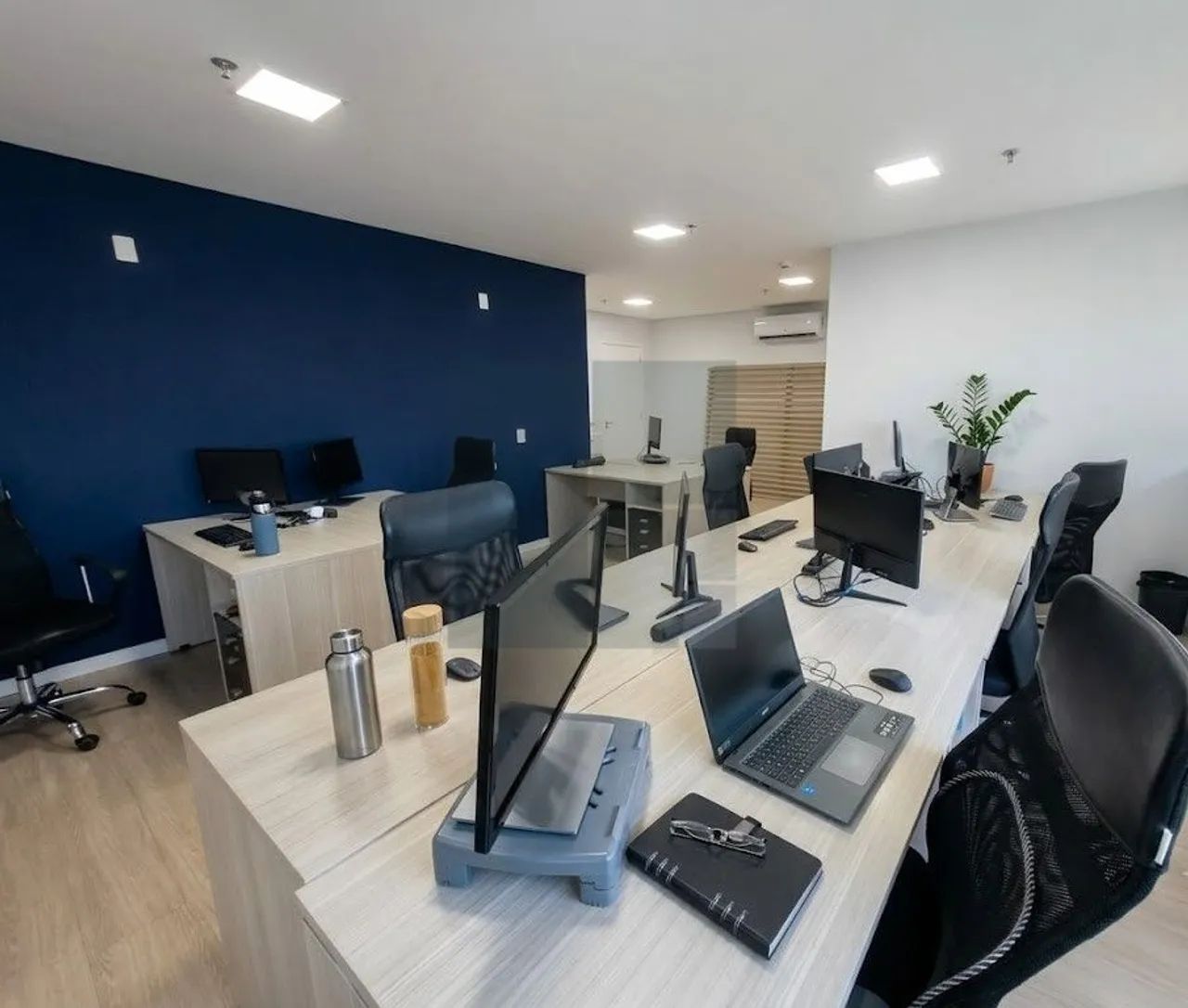 Sala Comercial de 80 m² com 2 Vagas para Locação no Condomínio Praça Pamplona - Foto 4