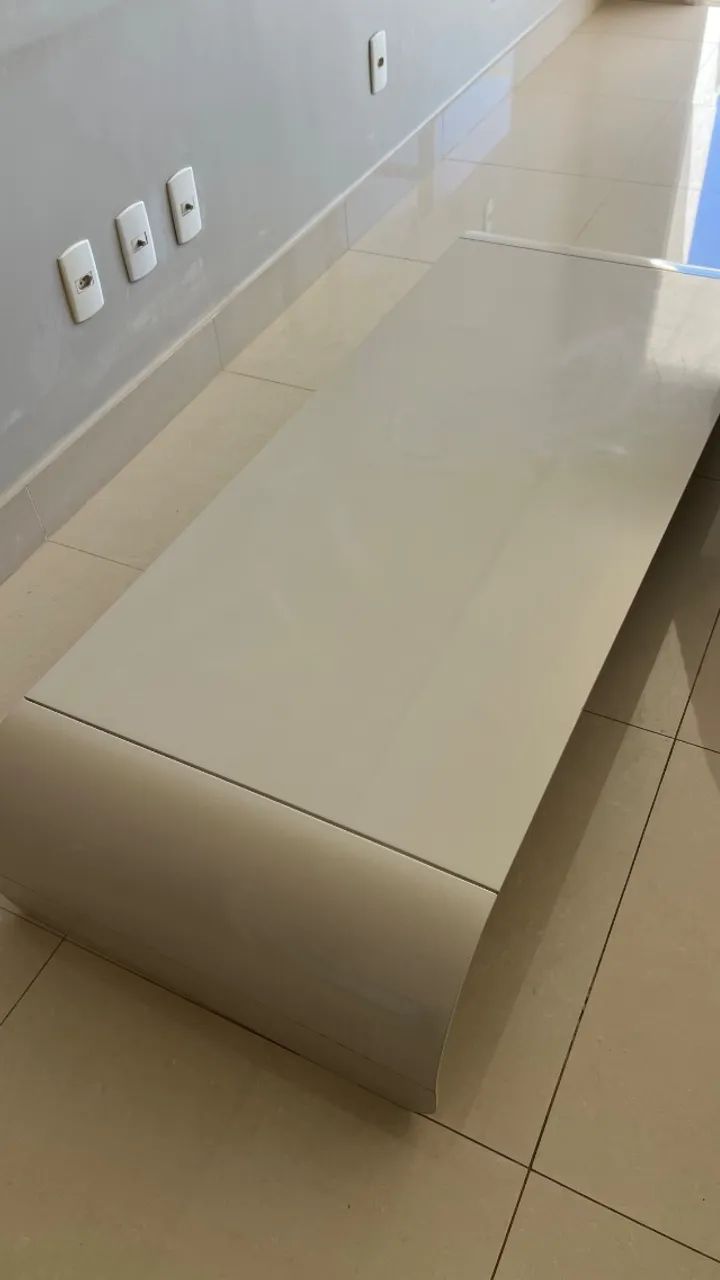 Mesa em laca 