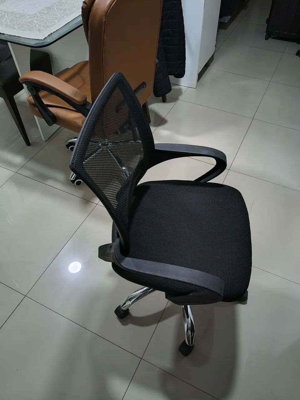 Cadeira de escritório praticamente nova - Foto 2