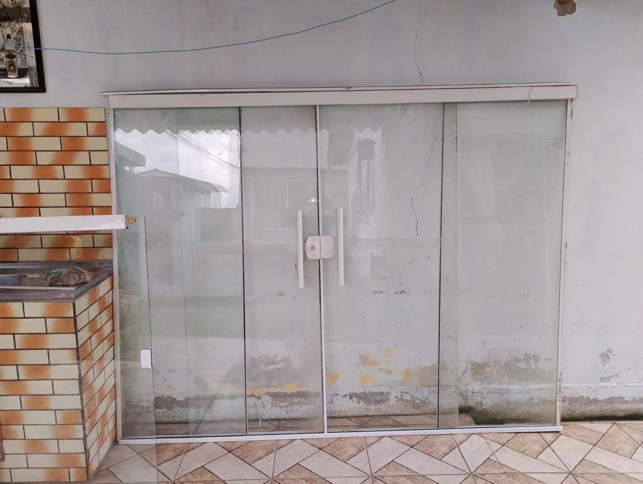 Porta e janela<br> de largura tem 2,60 e de altura 177 cmm. - Foto 2
