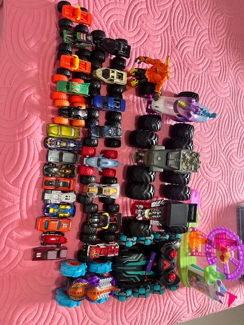 Kit carrinhos e brinquedos  - Foto 3