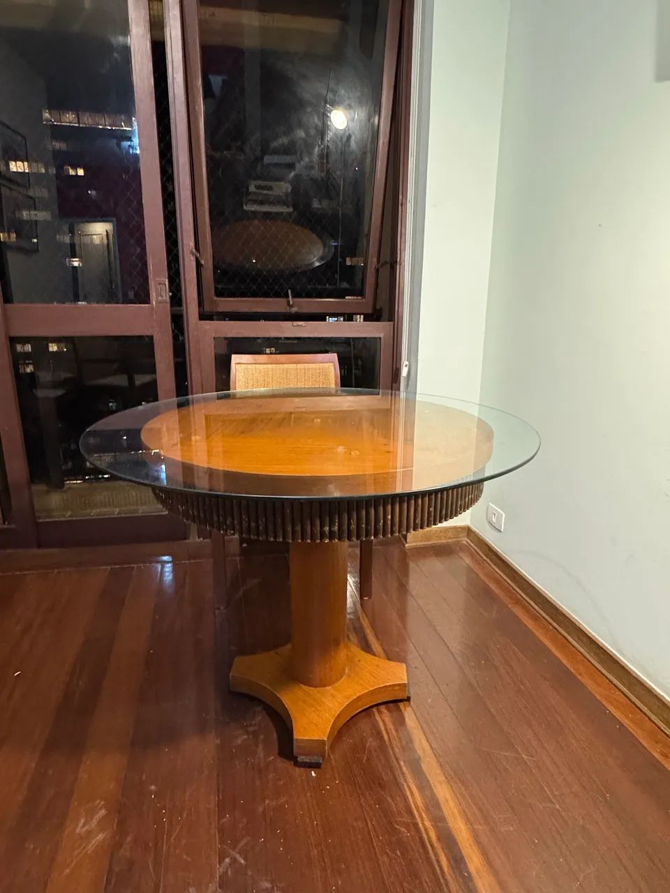 Mesa de madeira com tampo de vidro  - Foto 4