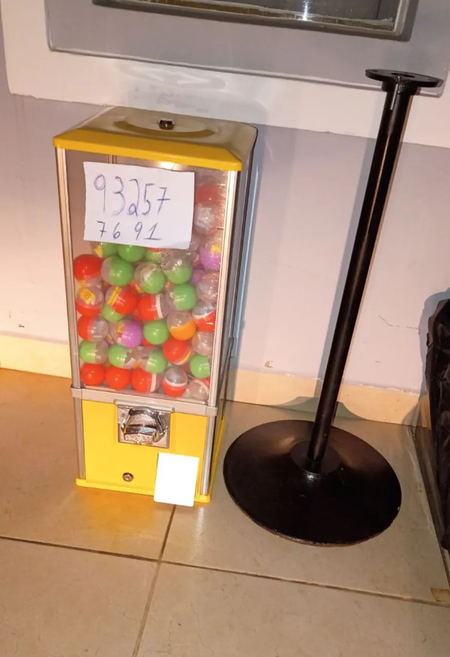 Máquina de vender bolinhas 