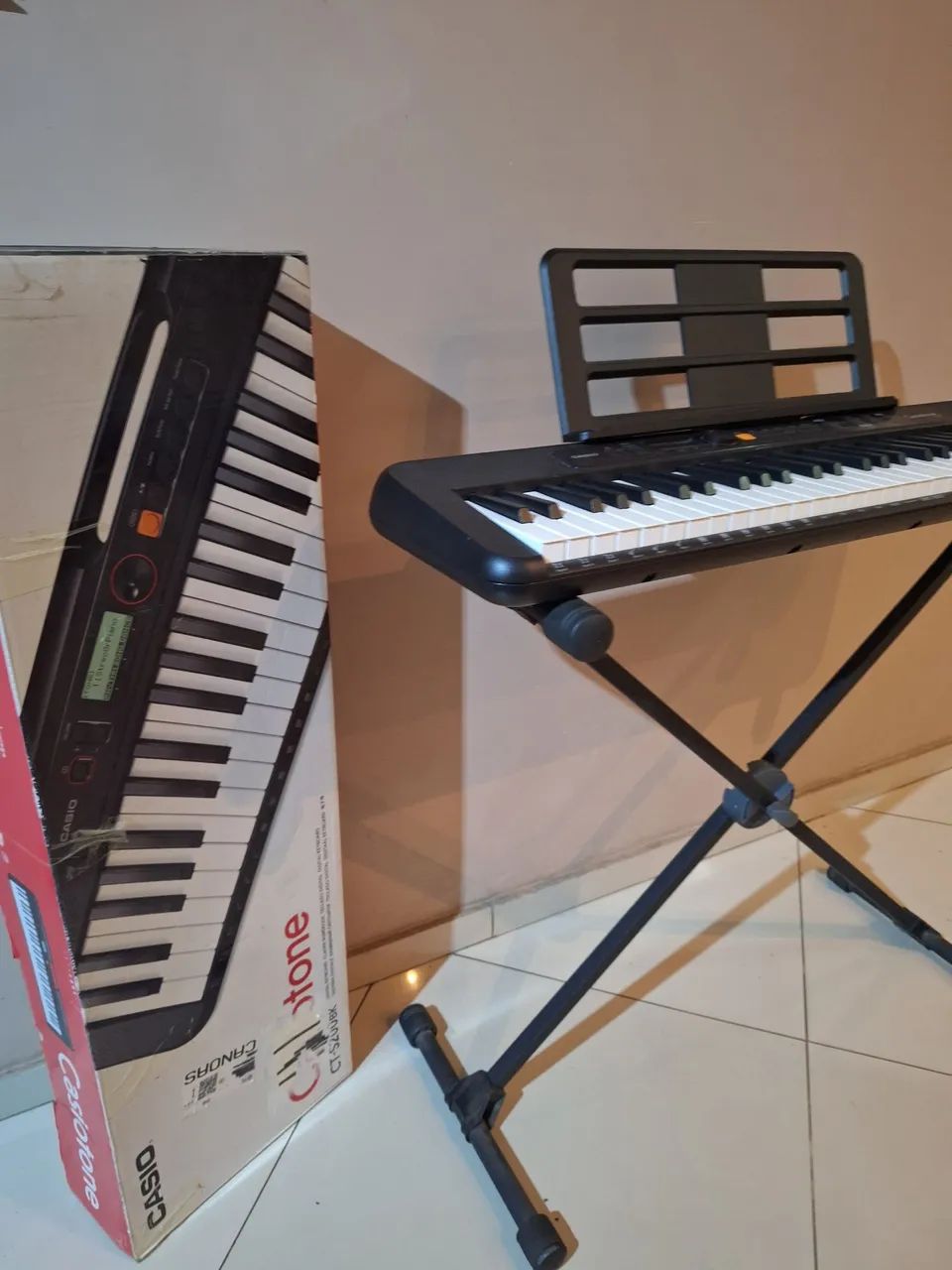 Teclado musical - Casiotone CT-S200, USADO três vezes apenas - Foto 3