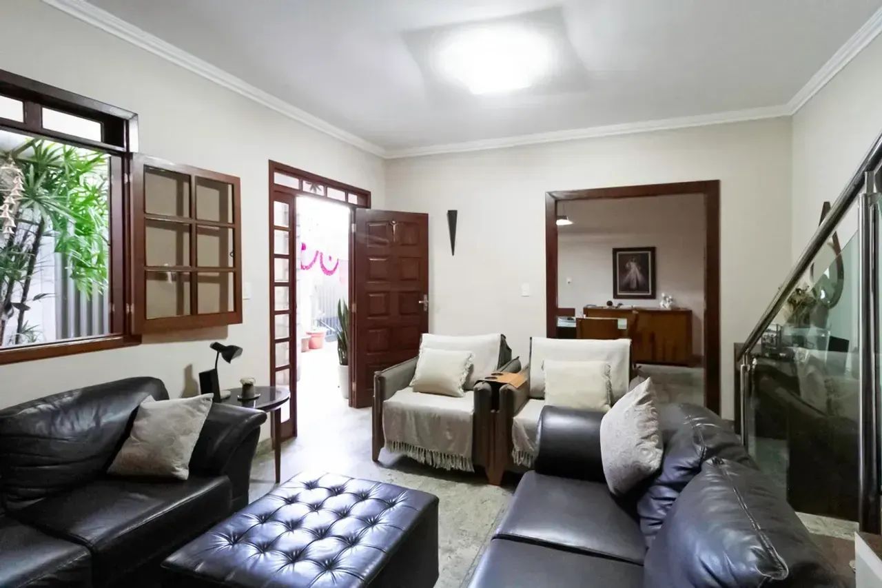 Casa Ampla e Pronta para Morar | 220 m² | 3 Quartos | Suíte | 3 Vagas - Foto 4