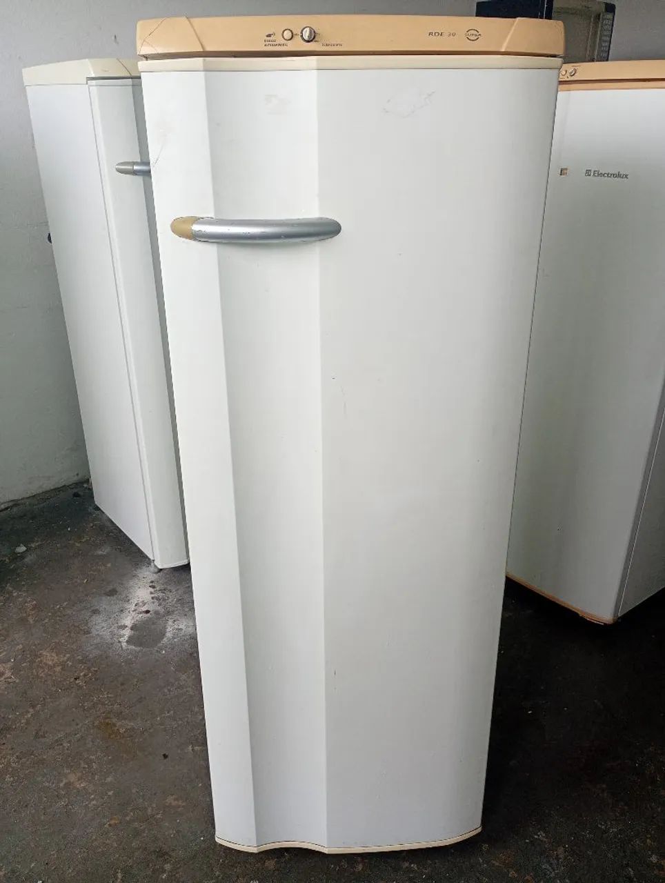 Geladeira Eletrolux gelo seco 110 vts 