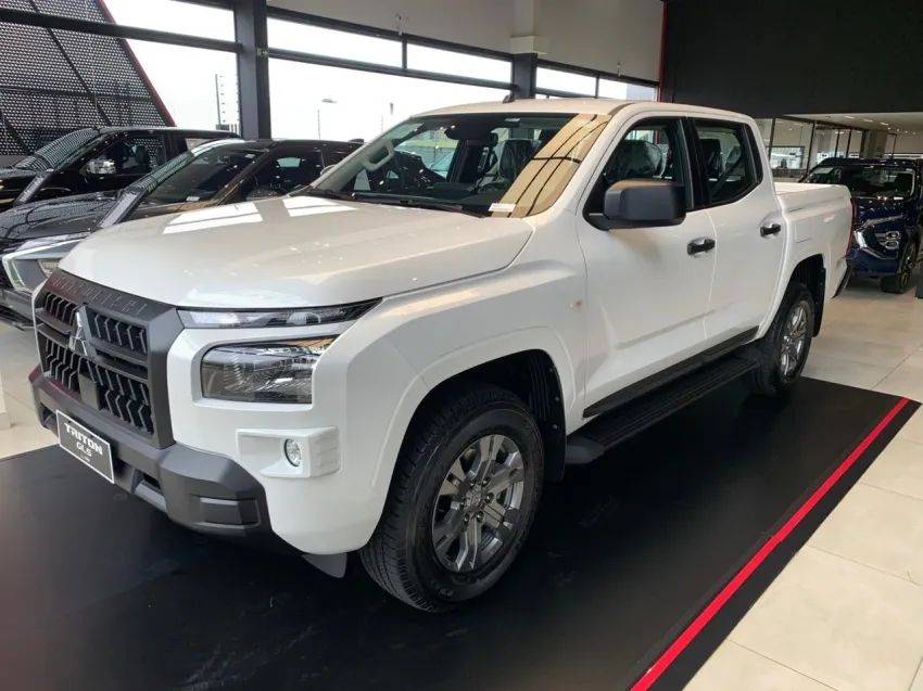 Mitsubishi Triton Triton GLS 2.4 CD 4x4 TB Diesel Aut. 2027