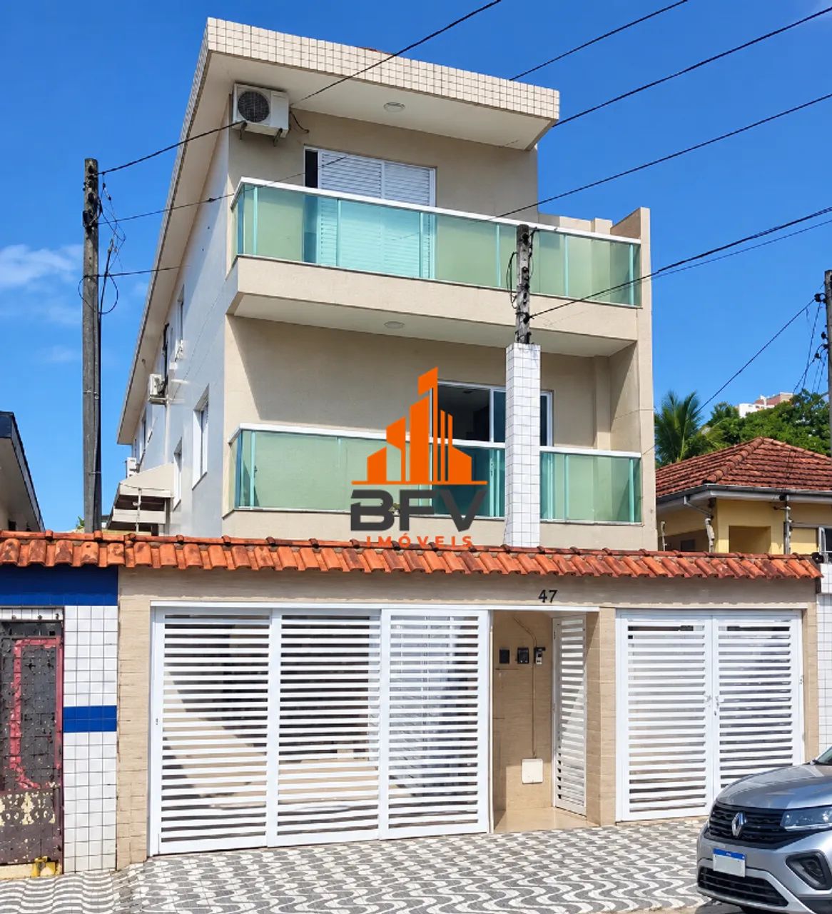 TRIPLEX NO MARAPÉ | 2 SUÍTES, SACADAS E 1 VAGA