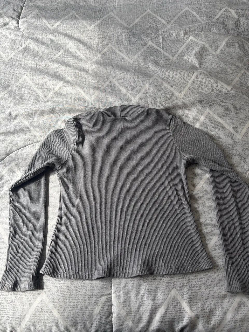 2 Blusas caneladas | Tam M | Verde e Cinza  - Foto 3