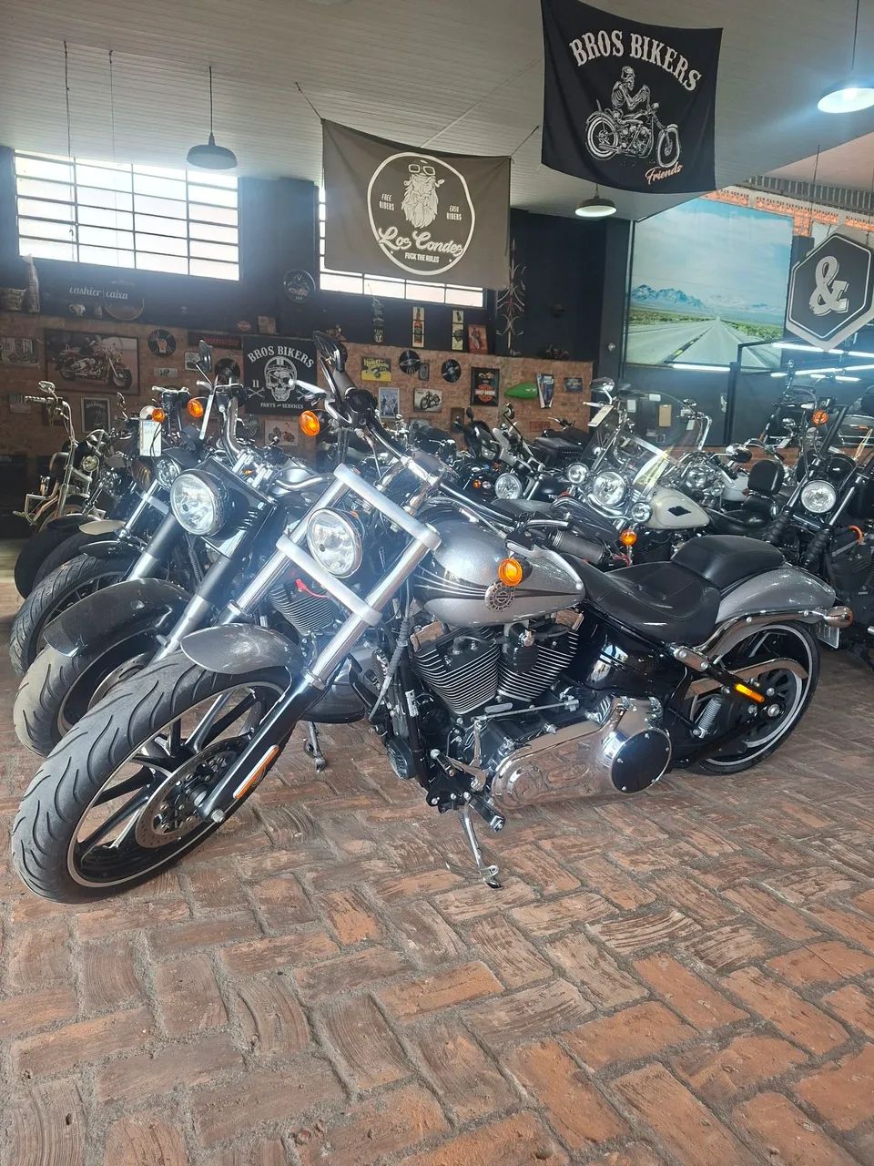 HARLEY DAVIDSON BREAKOUT - Foto 2