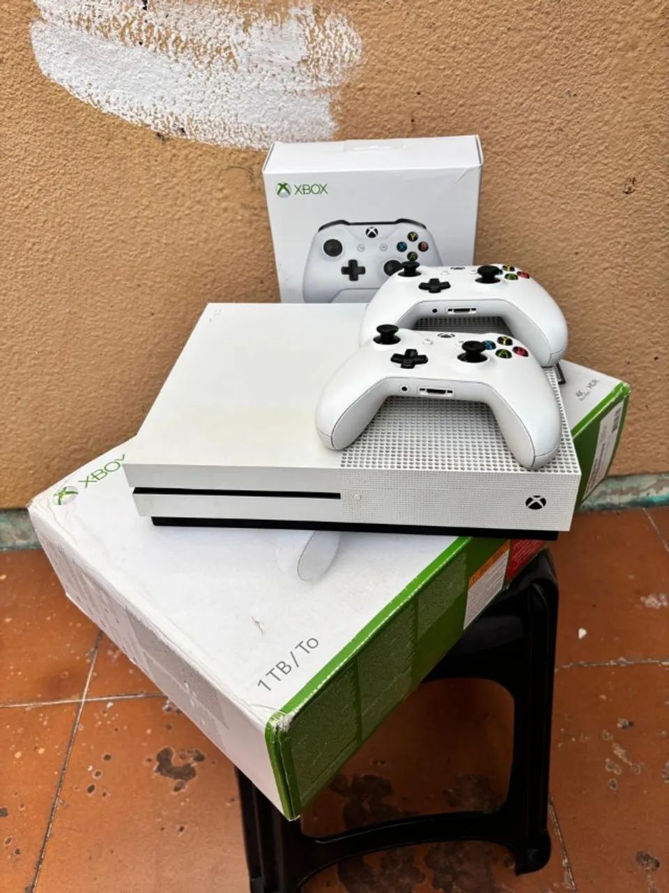 Vendo XBOX ONE S - 1Tb - Branco - Completo