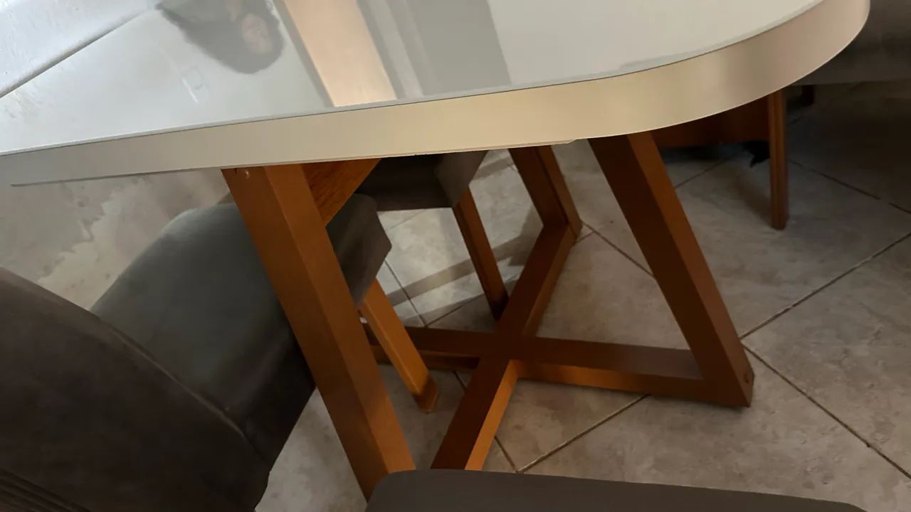 Mesa de jantar retangular branca com pés de madeira - Foto 2
