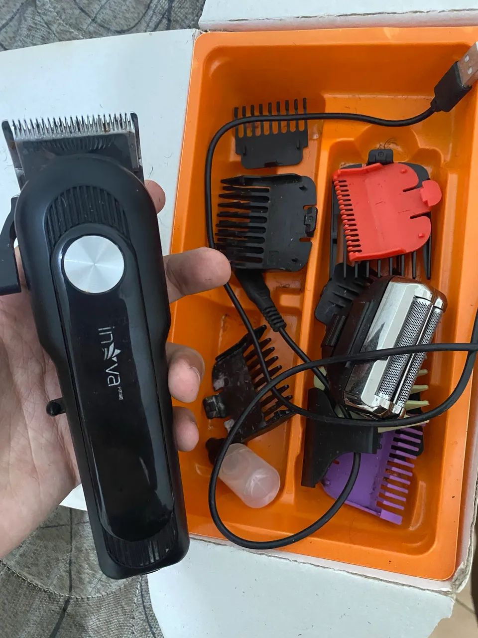 vendo máquina com vários pentes e carregador  - Foto 2