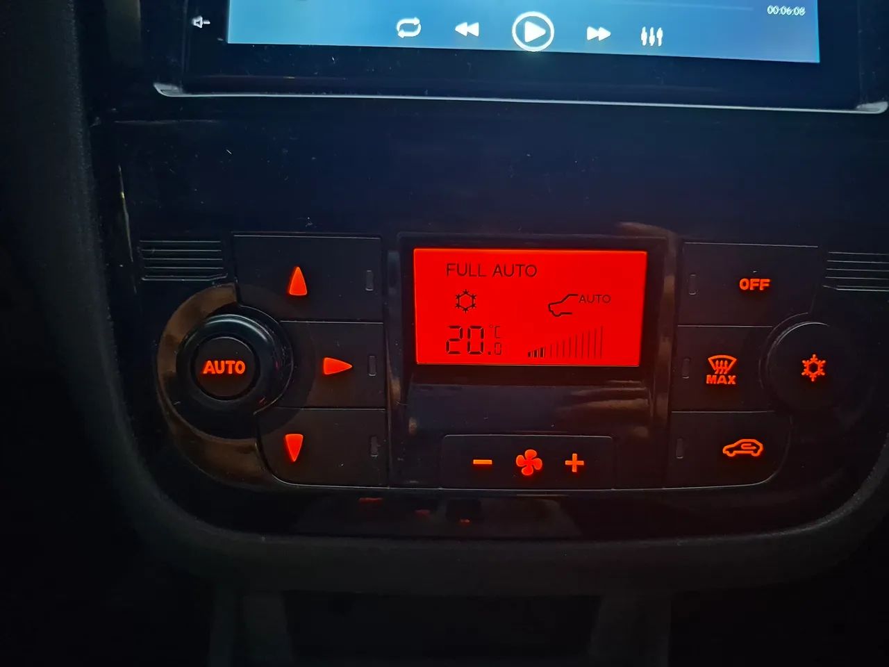Fiat Linea Essence Dualogic 1.8 Flex 16V 4P 2013 - Foto 3
