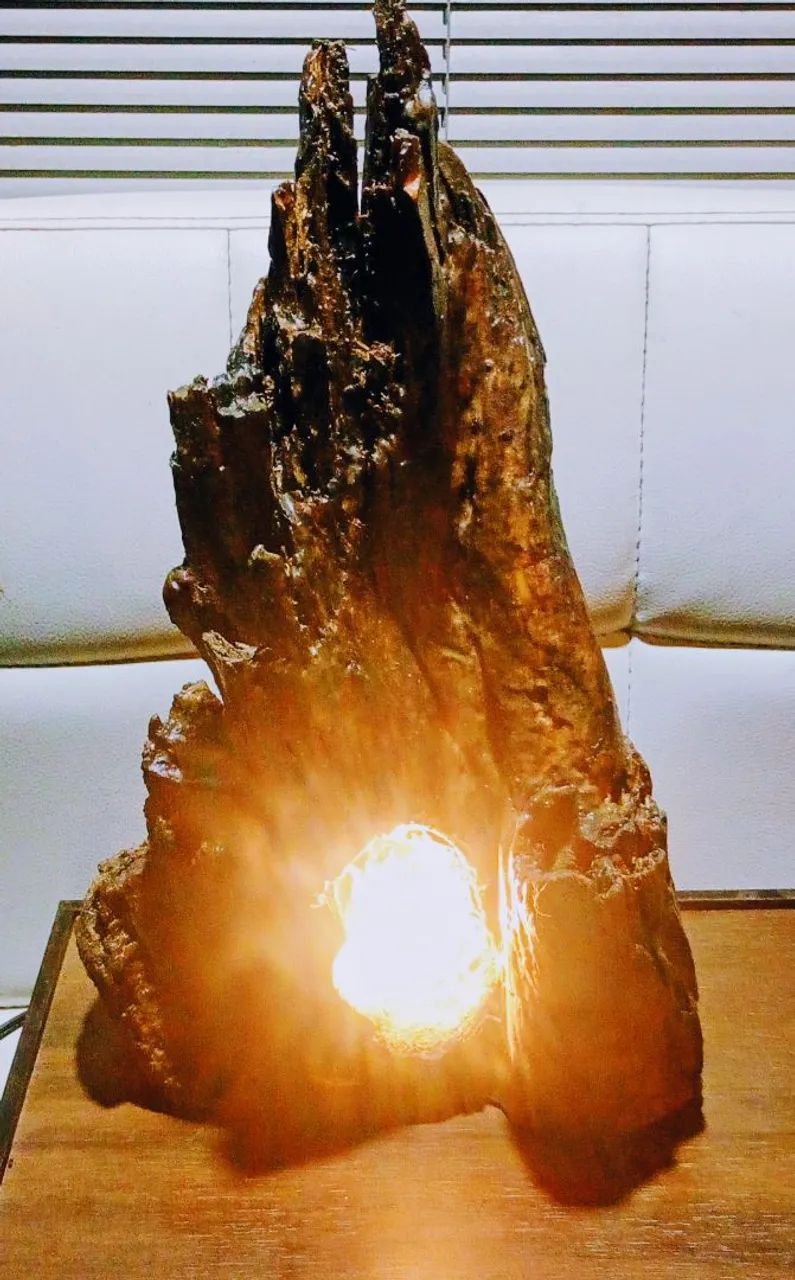 Luminárias de toco de madeira feito a mão 