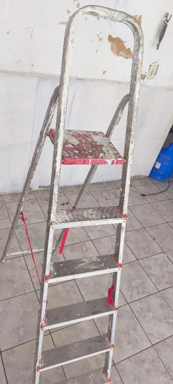 Escada de Alumínio 6 Degraus