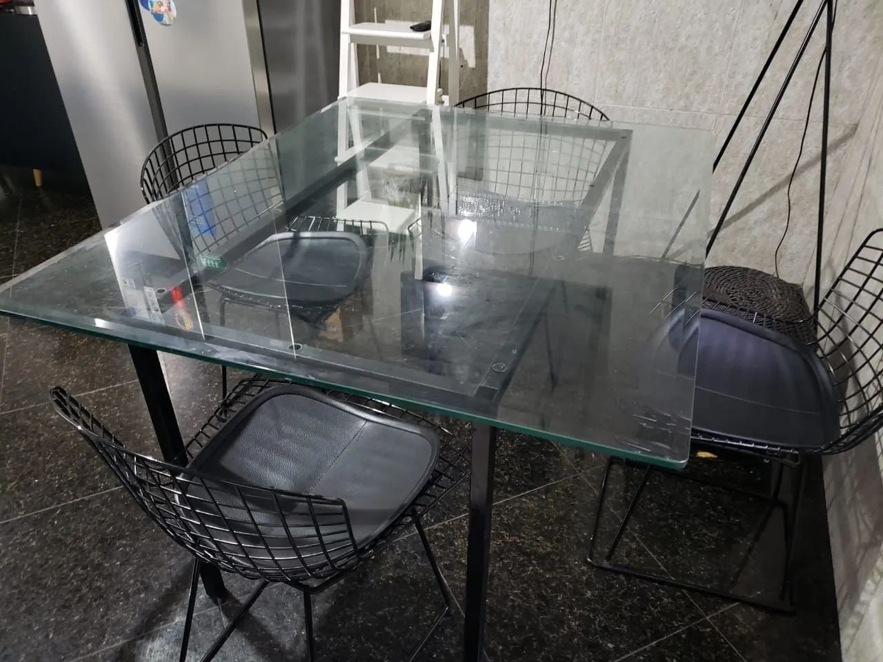 Mesa de jantar retangular vidro 1,15x1,40cm c/04 cadeiiras - Foto 2