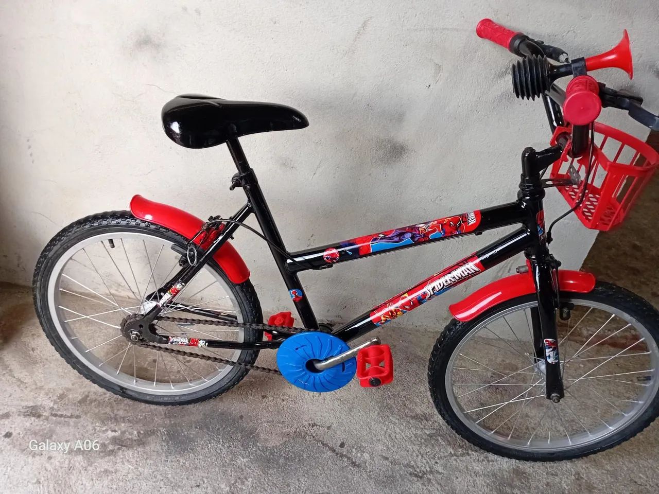 Bicicleta aro 20 novinha do homem aranha  - Foto 2