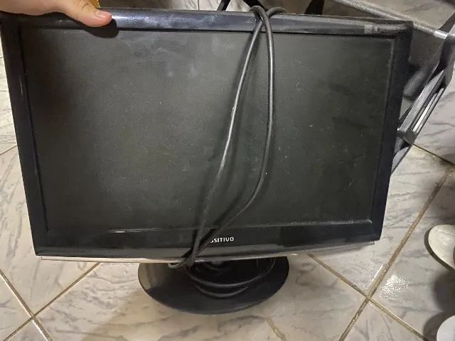 Monitor Positivo Usado - Funcionando perfeitamente + Cabos - Foto 3