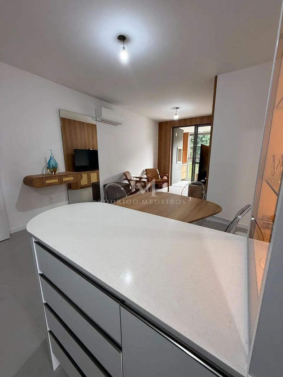 Apartamento mobiliado e decorado com 2 quartos no Cacupé, Florianópolis - Foto 2