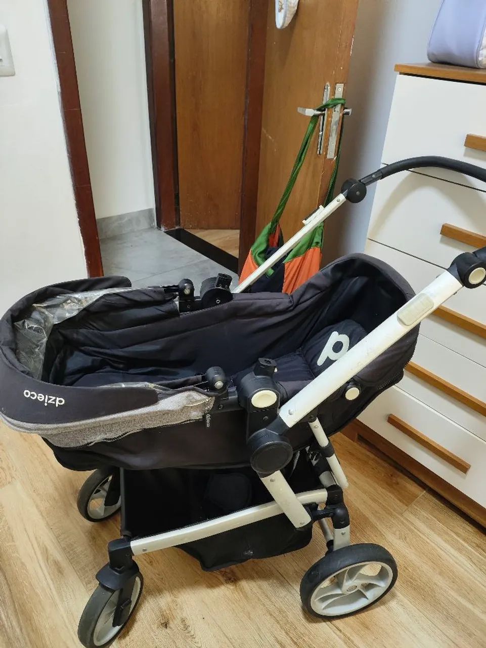 Carrinho e bebê conforto