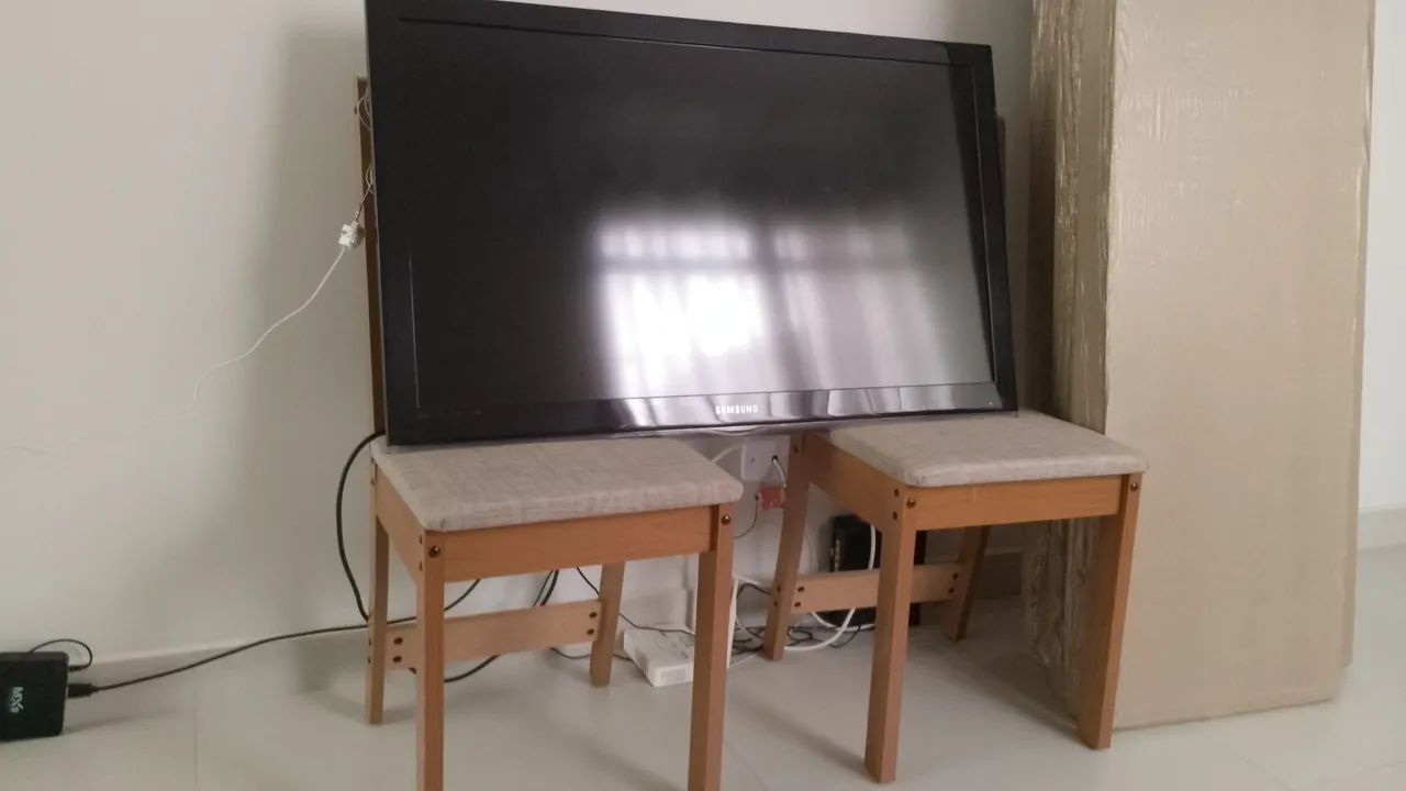 Tv + mesinha de computador 