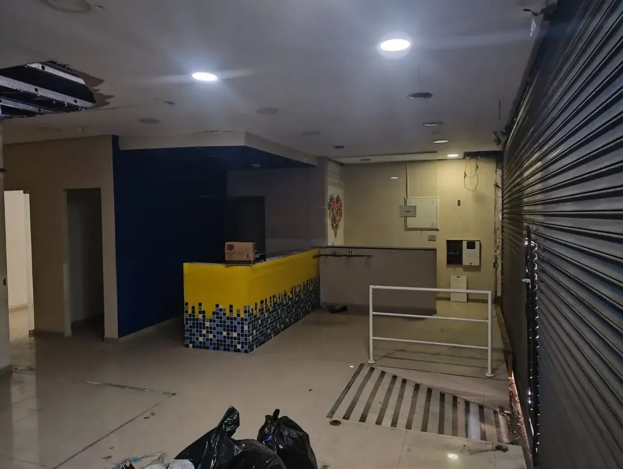 Ponto comercial/Loja/Box para aluguel com 250 metros quadrados - Foto 4