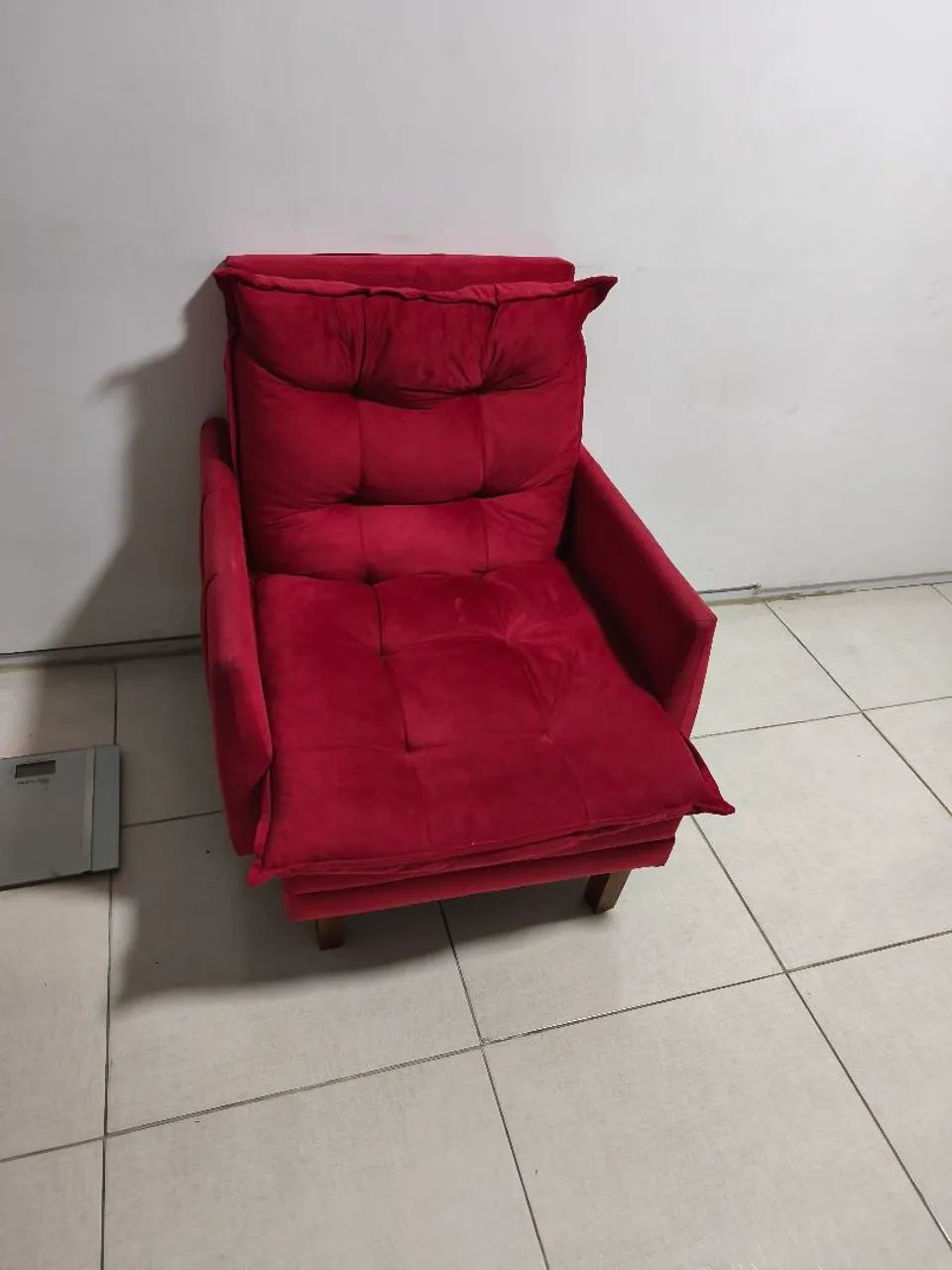 Duas poltronas, uma reclinável com puff - Foto 5