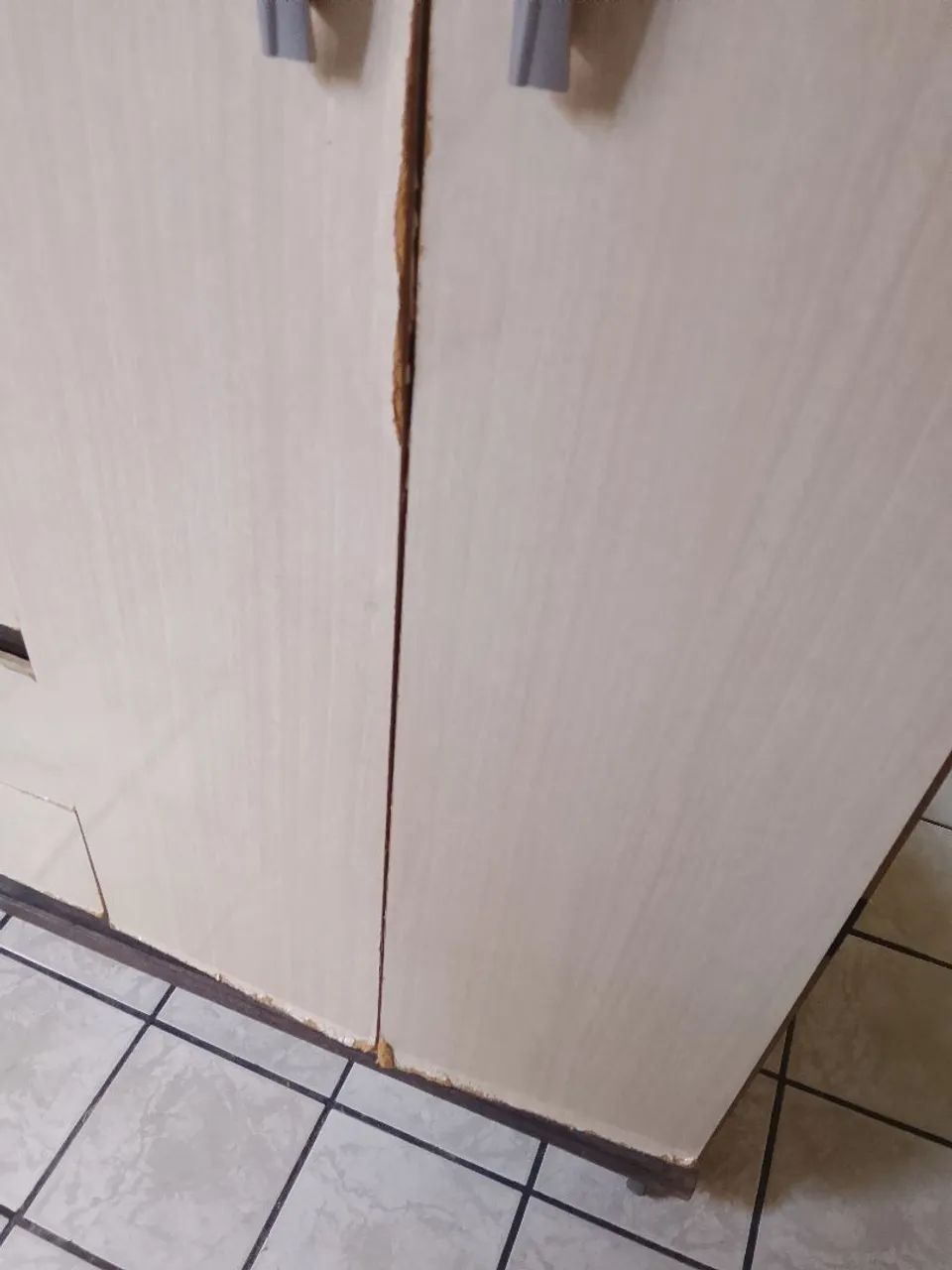 Guarda roupa com 6 postas e 2 gavetas  - Foto 4