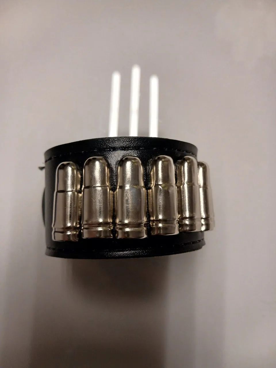 Bracelete de couro com balas - Foto 4